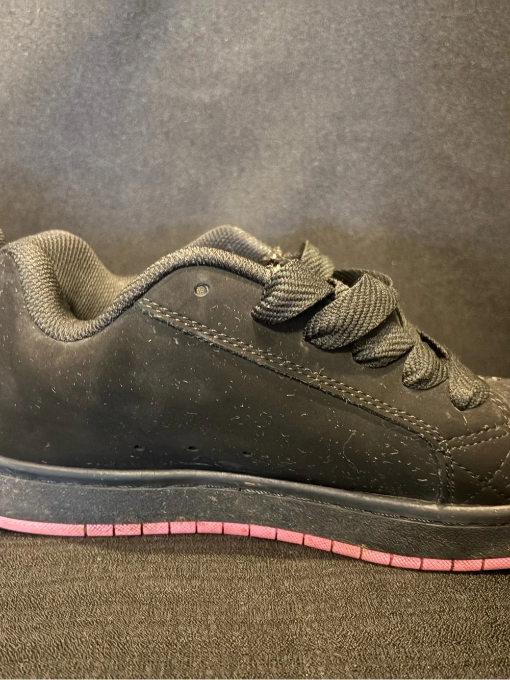black & pink DC Court Graffik Boys size 7.5 Skateboarding Shoes
